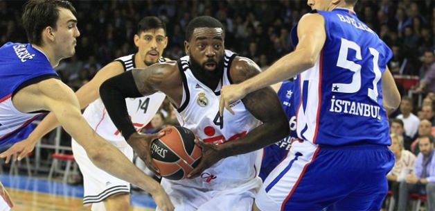 Efes Real'i Yıktı Geçti