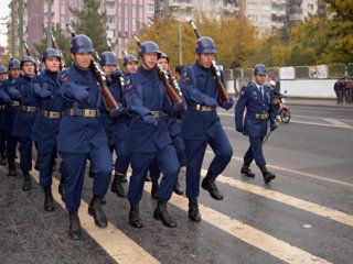 Asker Diyarbakır'ı İnletti