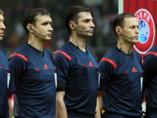Arena'da Hakemler Güldürdü!