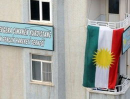 Diyarbakır'a Kürdistan Bayrağı Astılar