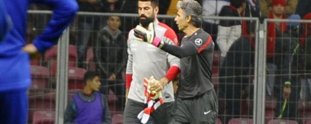 Volkan Taraftara Kızdı Stadı Terk Etti