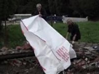 Mezarlığın Duvarı Çöktü! Cesetler Ortalığa Saçıldı