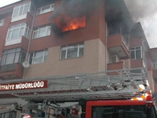 Öğrenci Evinden Alevler Yükseldi