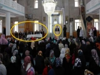 AK Partili Başkan'dan Camiye Kürsü