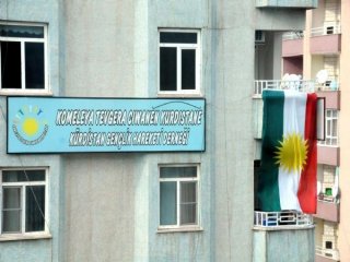 Diyarbakır'da Kürdistan Bayrağı Gerilimi
