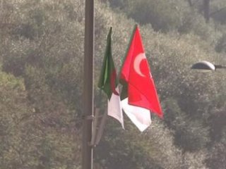 Cezayir Türk Bayraklarıyla Donatıldı