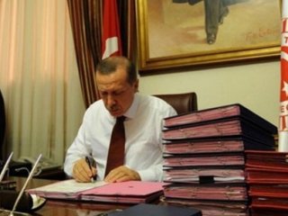 Böcek Raporunda İmza Bilmecesi