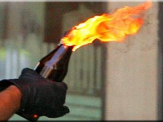 Molotof Kokteyli Elinde Patladı