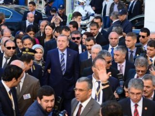 Cezayirli gençlerden Erdoğan'a büyük ilgi