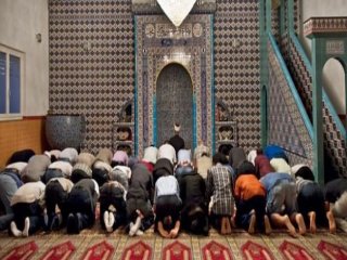 Almanya'da İslami Kurumlara Saldırı