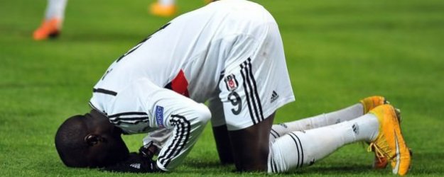 Demba Ba Beni Uyandır Namaz Kılacağım!