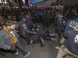 Polis Böyle Bastırıyor!