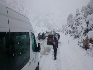 Püren Geçidi Ulaşıma Kapandı