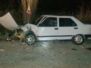 Manisa'da 2 Araç Çarpıştı: 3 Yaralı