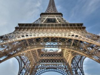 Eyfel Kulesi Önünde İlginç Protesto