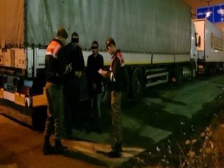 Sınır Kapısı'nda 25 Kaçak Yakalandı