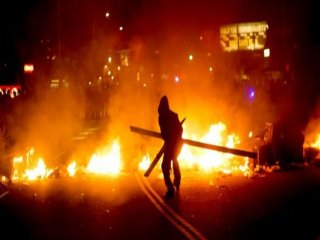 İsyan Kasıp Kavuruyor!