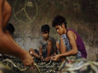 Yılan Derisi Bakın Nasıl Yapılıyor?