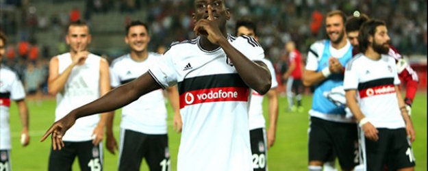 Demba Ba Tarihe Geçti