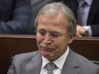 Gözyaşlarına Boğuldu