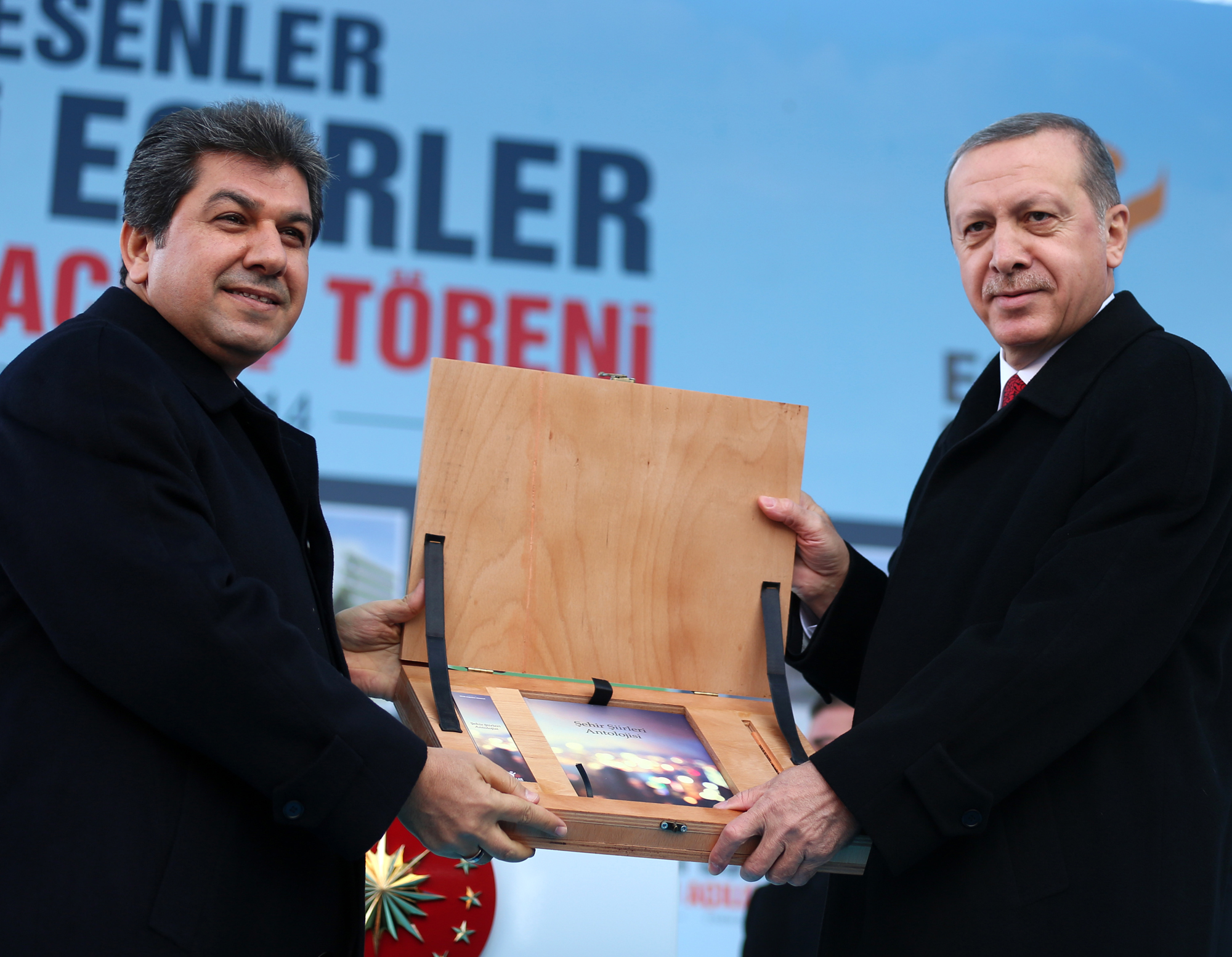 ŞEHRE DAİR TÜM ŞİİRLER BU KİTAPTA!