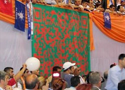 Başbakan'a şifreli pankart! 