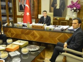 O Memurlar Ödüllendirildi