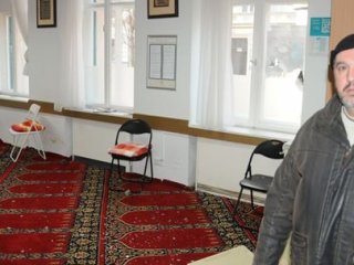 Berlin'de Camiye Saldırı