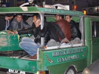 Birecik'te Otomobil Otobüs İle Çarpıştı :1 Ölü