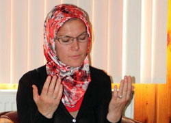 Moldovalı Elena Elif ismini alarak Müslüman oldu