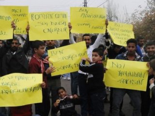 Roman Vatandaşlardan O Dizeye Protesto