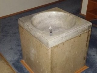 İlahiyat Fakültesinde Vaftiz havuzu