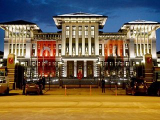 Cumhurbaşkanı uzlaşmazlığı mı temsil ediyor?