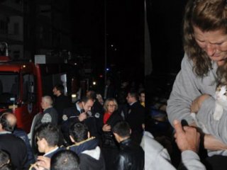 Kedisi İçin Kendi Canını Hiçe Saydı!