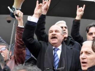 Ülkücüler Belediyeye Yürüdü