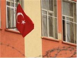 Adana'da Türk bayrağı indirildi