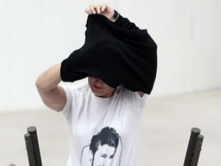 CHP'li Vekil Kürsüde Soyundu