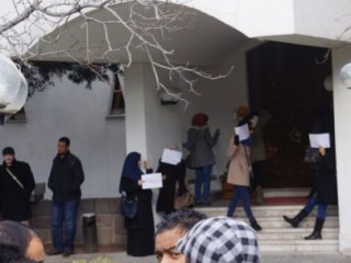 Öğrenciler Büyükelçiliği Bastı