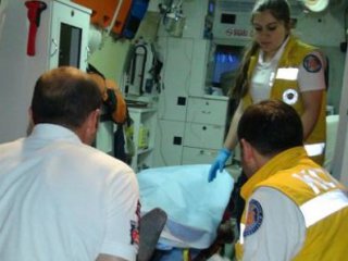 Halk Otobüsü İle Kamyon Çarpıştı: 22 Yaralı