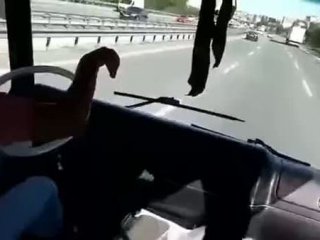 Direksiyonu Bırakıp Horon Çekti