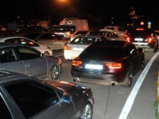 Haberi Duyan Koştu! Yüzlerce Araç..