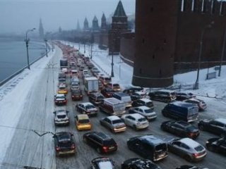 Şehir Kilitlendi: 2 Milyon Araç Yollarda Kaldı