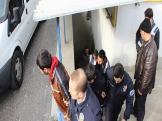 Adliyeye Sevkedilen 71 Öğrenci Serbest