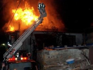 Kastamonu'da Tarihi Bina Yandı!