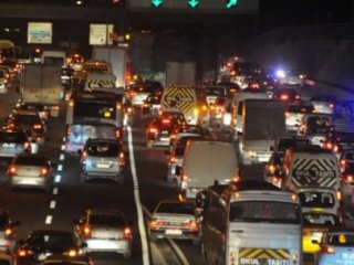 Trafik, İstanbul'da Ömrümüzden Götürüyor