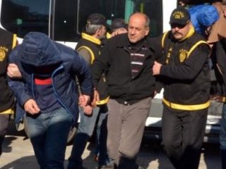 Baskın Yapılan Kahvede 7 Tabanca Bulundu