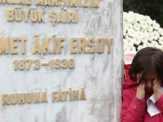 Mehmet Akif Ersoy Kabri Başında Anıldı