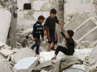 Esed Güçleri Der'a'ya Ölüm Yağdırdı