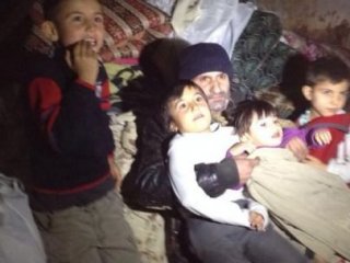 Kirayı Ödeyemeyince 4 Çocukla  Sokakta Kaldı