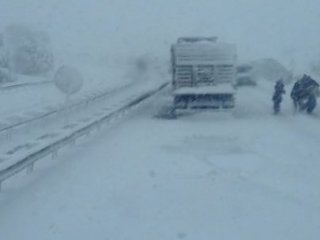 İstanbul-İzmir Yolu Trafiğe Kapandı